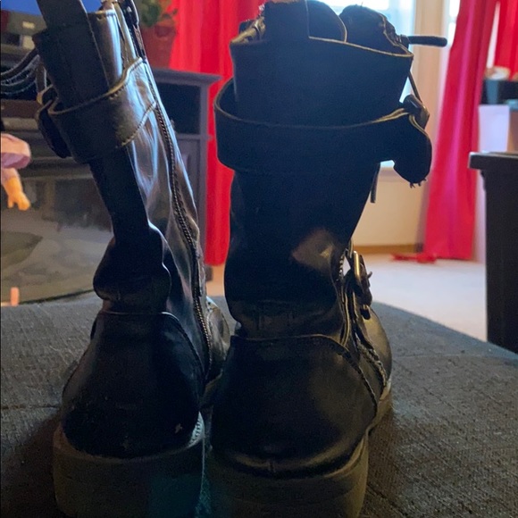 Black lace up boots - Picture 3 of 5